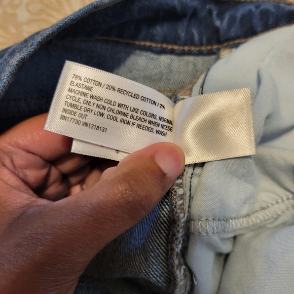 Women's Universal Thread High Rise Flare Denim Dark Cotton Jeans. Size 8 - Picture 5 of 6